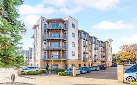 Travaal - 2 Bed Serviced Apartment Farnborough